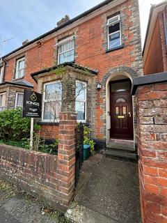 4 bedroom terraced house to rent, Martyr Road, Guildford