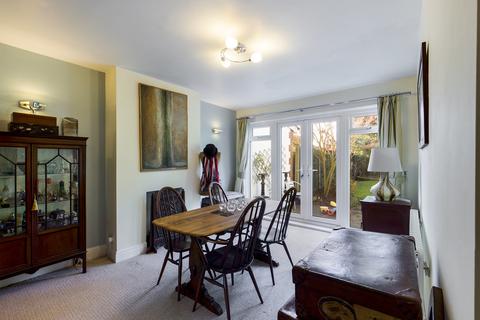 2 Newnham Avenue, Ruislip, HA4 9RN
