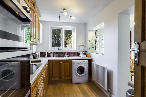 2 Newnham Avenue, Ruislip, HA4 9RN