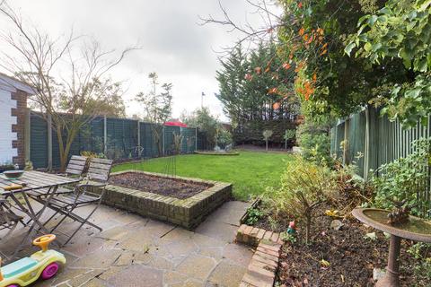 2 Newnham Avenue, Ruislip, HA4 9RN