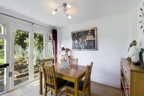 2 Newnham Avenue, Ruislip, HA4 9RN