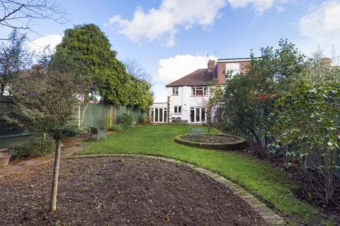 2 Newnham Avenue, Ruislip, HA4 9RN