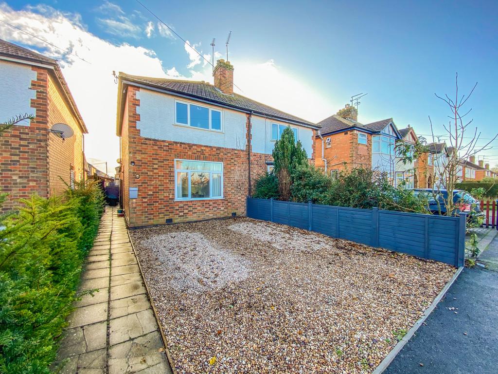 Faraday Road, Southfields, Rugby, CV22 5ND 2 bed semidetached house