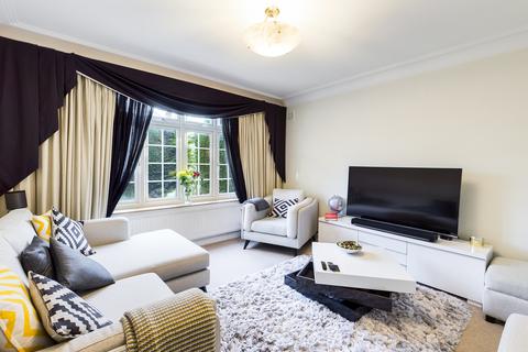 2 Briants Close, Pinner, HA5 4SY