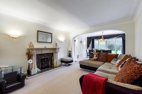 2 Briants Close, Pinner, HA5 4SY