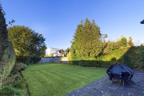 2 Briants Close, Pinner, HA5 4SY