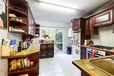 2 Briants Close, Pinner, HA5 4SY