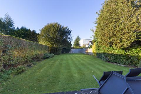 2 Briants Close, Pinner, HA5 4SY