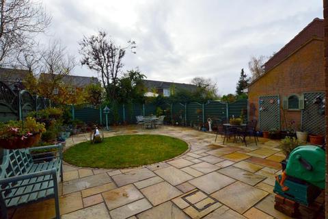 36 Blakeney Drive, Luton, LU2 7AL