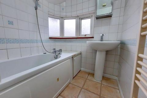 9 Richmond Avenue, Feltham, TW14 9SG