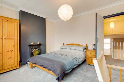 4 Wyche Grove, South Croydon, CR2 6EX