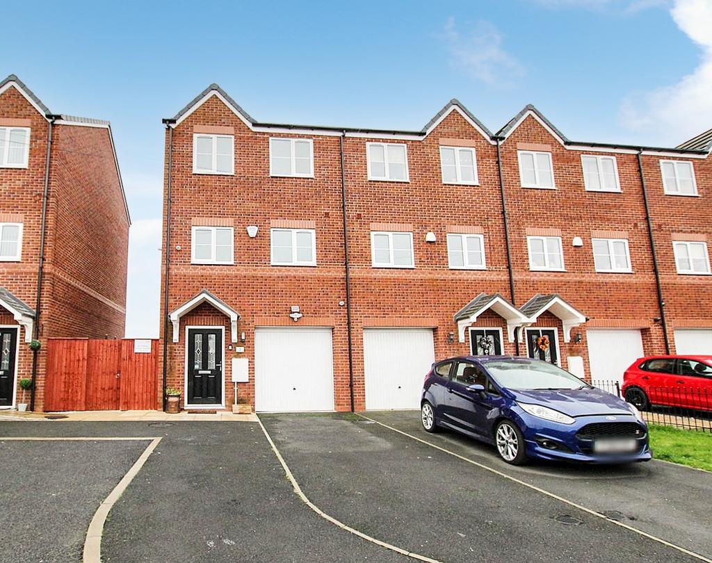 Grimshaw Park, Abram, Wigan, WN2 3 bed townhouse £160,000