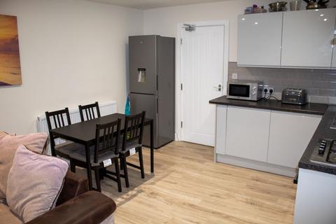 4 bedroom flat to rent, Liverpool L18