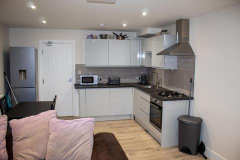 4 bedroom flat to rent, Liverpool L18