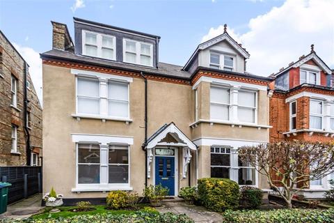 24 Ravenscroft Park, Barnet, EN5 4NH