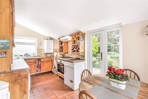 24 Ravenscroft Park, Barnet, EN5 4NH