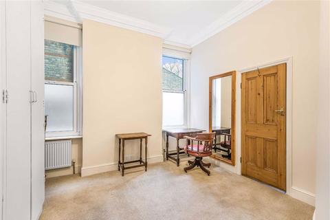 24 Ravenscroft Park, Barnet, EN5 4NH