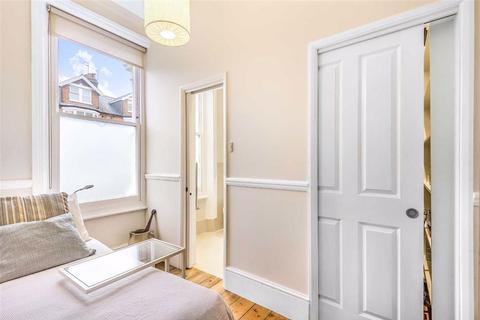 24 Ravenscroft Park, Barnet, EN5 4NH
