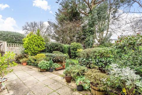 24 Ravenscroft Park, Barnet, EN5 4NH