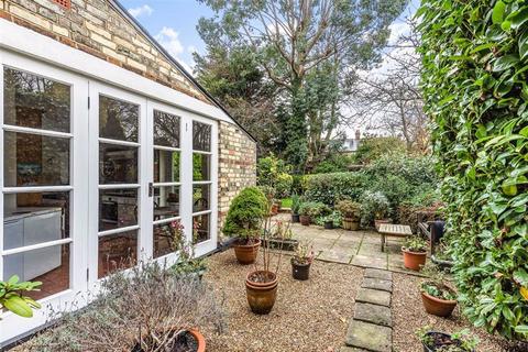 24 Ravenscroft Park, Barnet, EN5 4NH