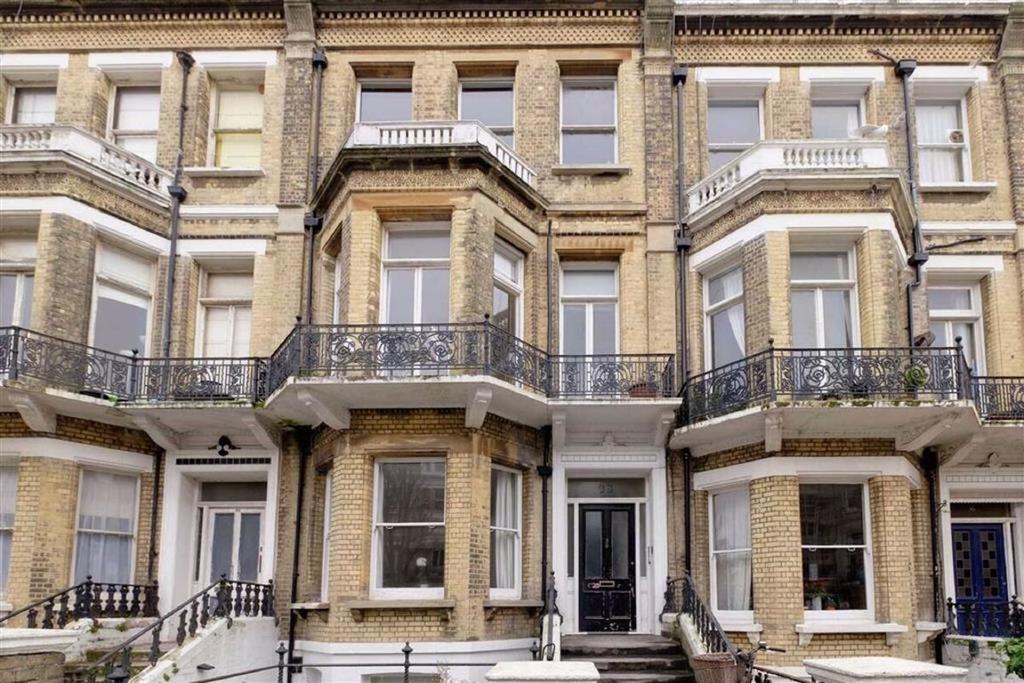 First Avenue, Hove, East Sussex 2 bed apartment £400,000