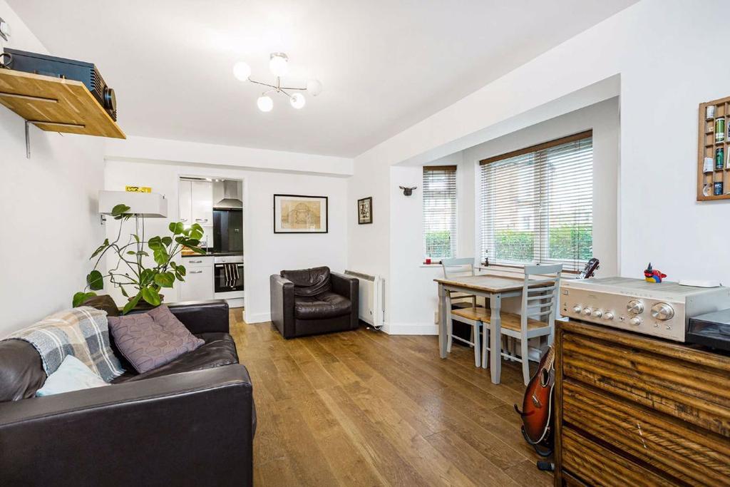 Gosberton Road, Balham 1 bed flat £450,000