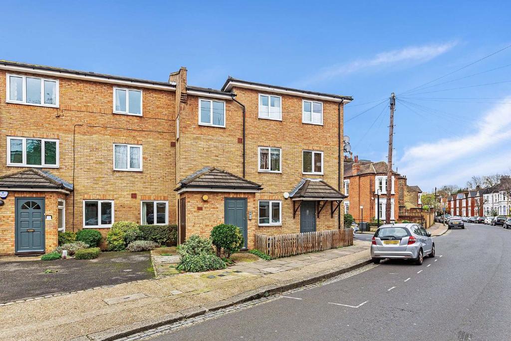Gosberton Road, Balham 1 bed flat £450,000