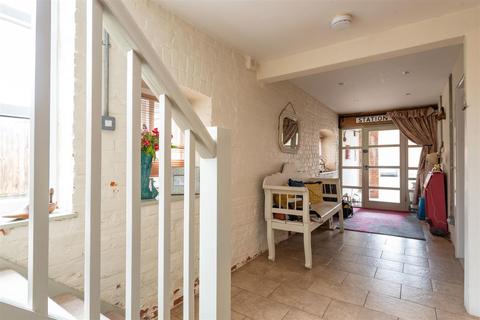 8 Station Yard, Hadleigh, Ipswich, IP7 5TG