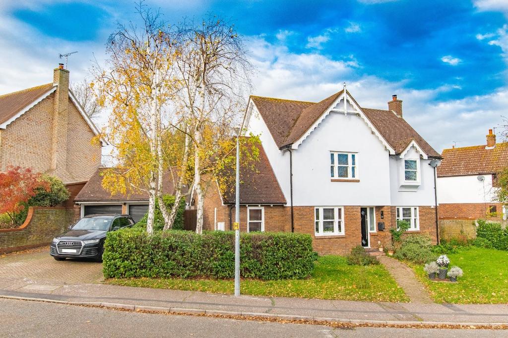 Godfrey Way, Dunmow 4 bed detached house £600,000