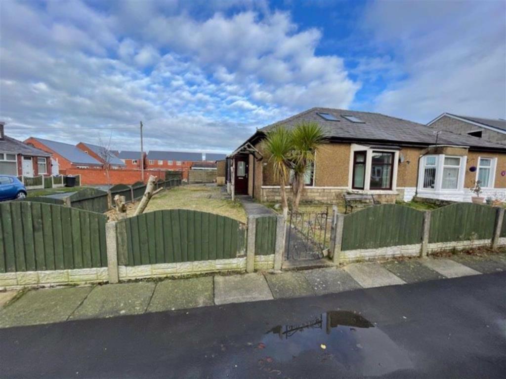 Moss Hall Road, Accrington 4 bed semidetached bungalow £169,950