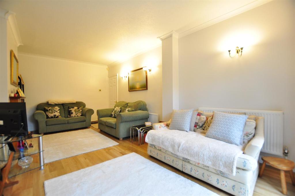 Bromsgrove Road, Hunnington, Halesowen 3 bed semidetached house £375,000