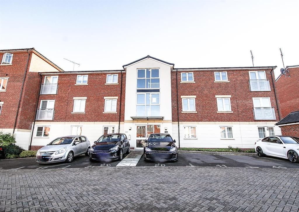 Dixon Close, Enfield Redditch 2 bed apartment £125,000