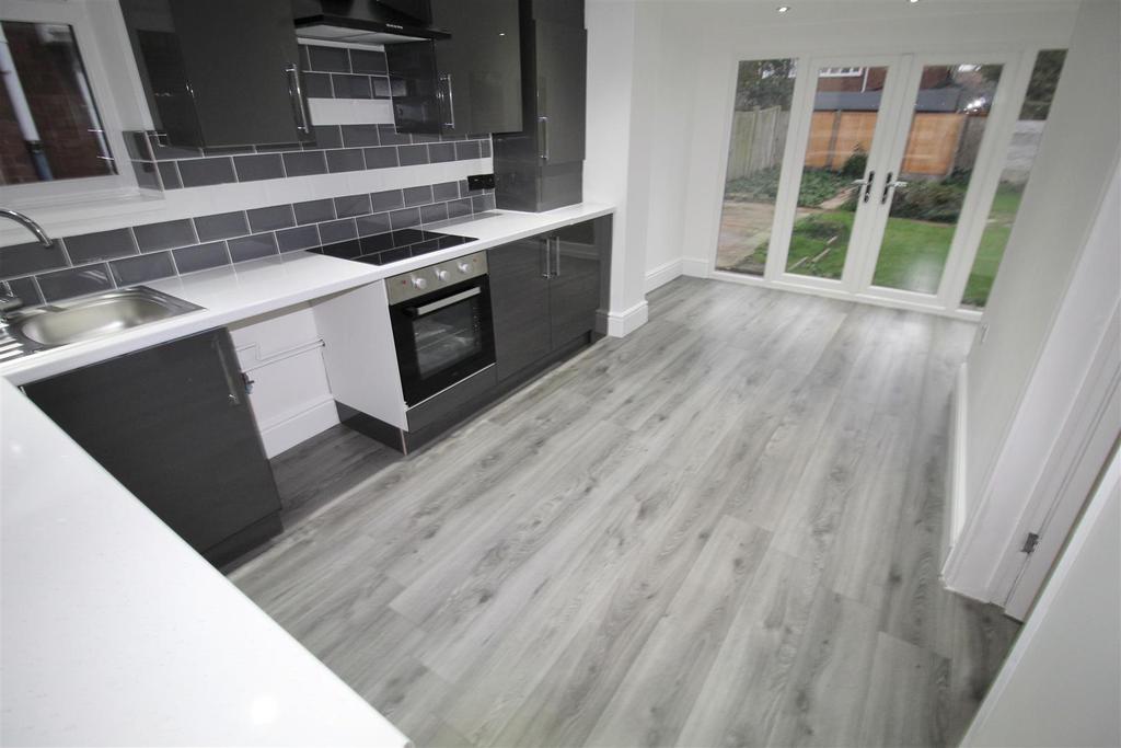 Kitchen1.JPG