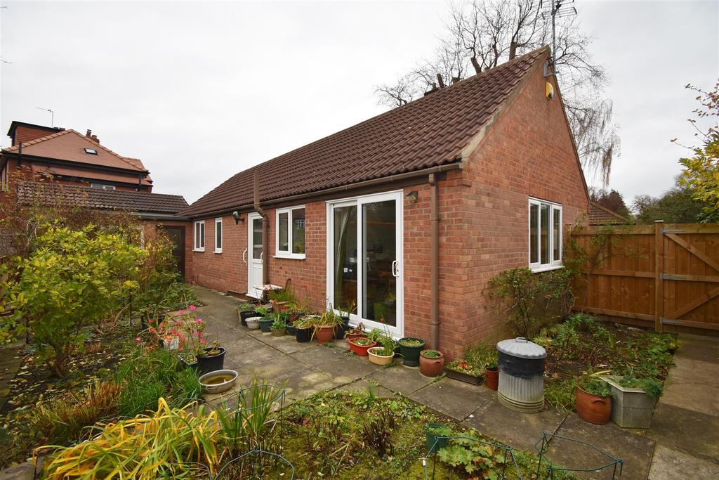 Malton Avenue, Heworth Green, York, YO31 7TT 2 bed detached bungalow £275,000
