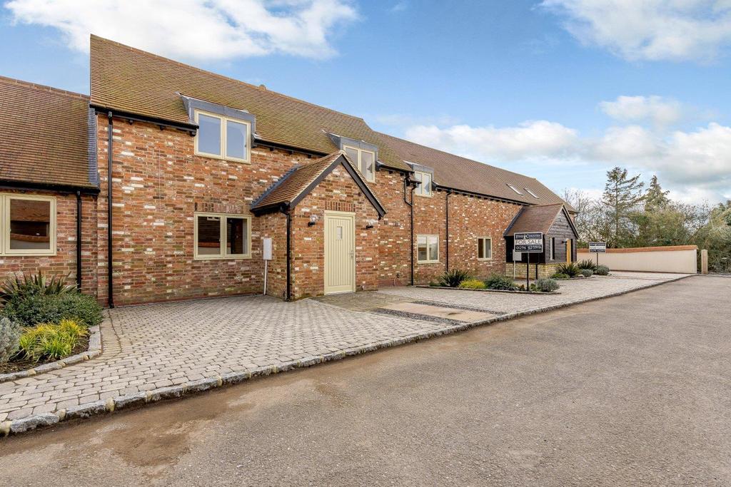 Lower Pollicott, Ashendon, Aylesbury 5 bed barn conversion £1,250,000