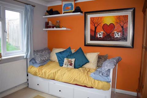 21 Spring Lane, Farnham, GU9 0JD