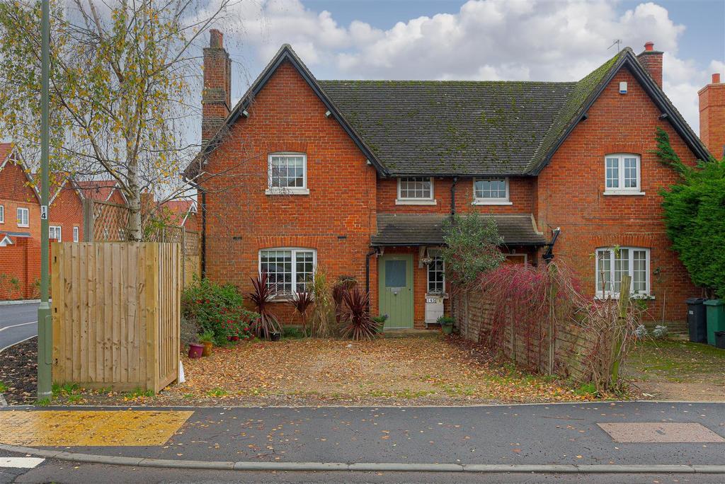 Sandcross Lane, Reigate 3 bed semidetached house £425,000