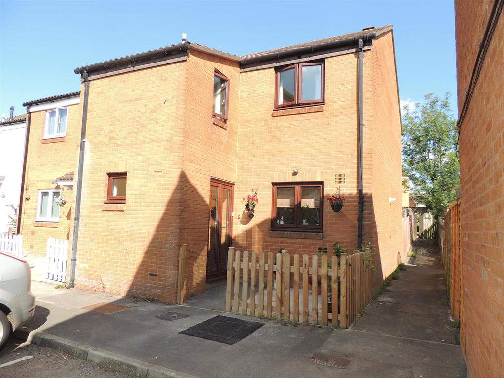 Caldicot Close, Willsbridge, Bristol 3 bed end of terrace house £995