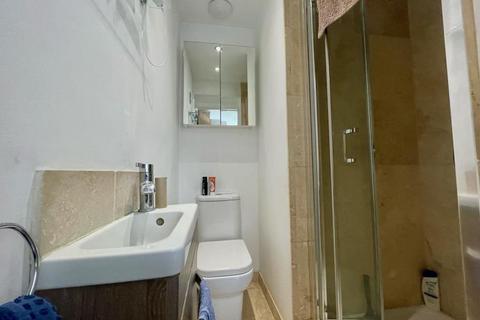 2 bedroom apartment to rent, Station Road,  Twyford,  RG10