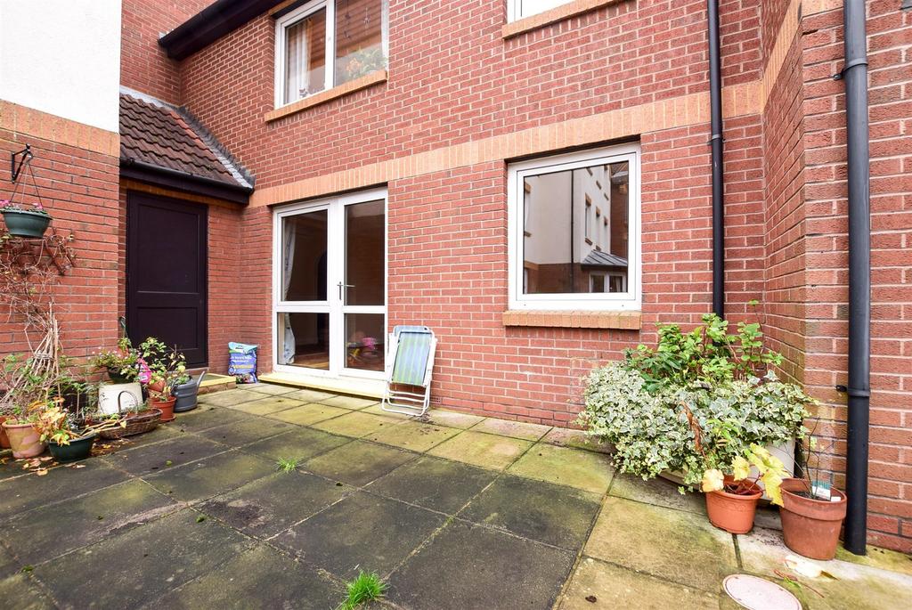 Linkfield Lane, Redhill, Surrey 1 bed ground floor flat £125,000