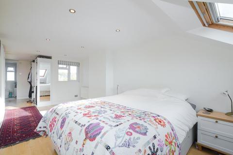 10 Cross Road, Kingston Upon Thames, KT2 6HG