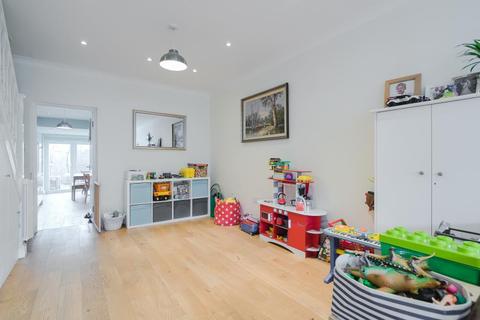 10 Cross Road, Kingston Upon Thames, KT2 6HG