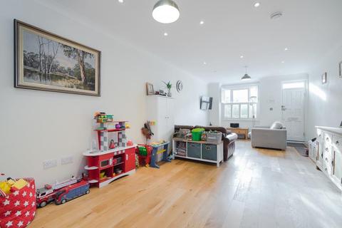 10 Cross Road, Kingston Upon Thames, KT2 6HG