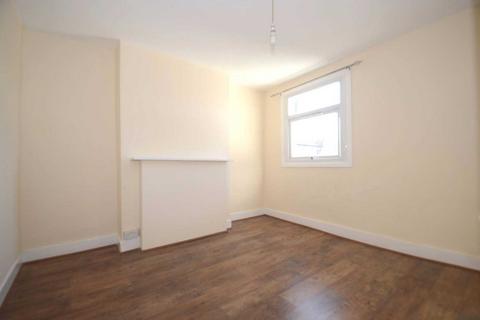 2 bedroom flat to rent, Parkhurst Road, New Southgate N11