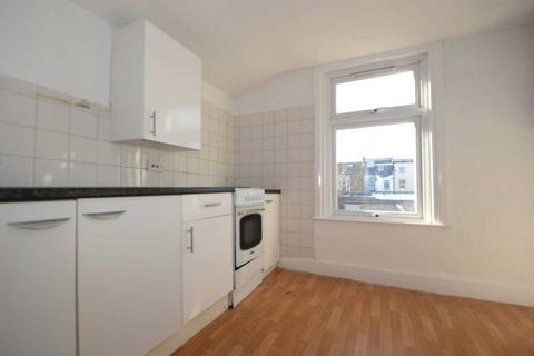 2 bedroom flat to rent, Parkhurst Road, New Southgate N11