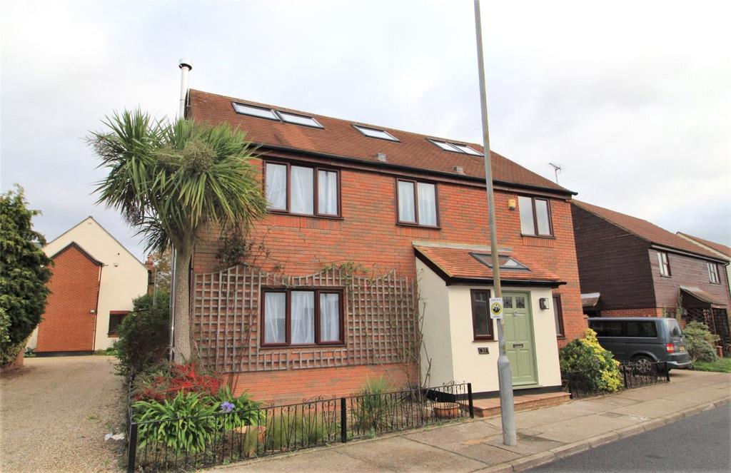 Green Lane, LeighonSea, SS9 5 bed detached house £550,000