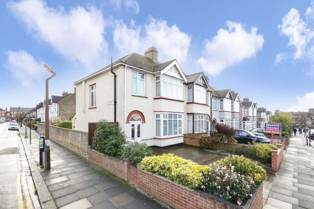 Gourock Road, Eltham SE9 3 bed end of terrace house £550,000