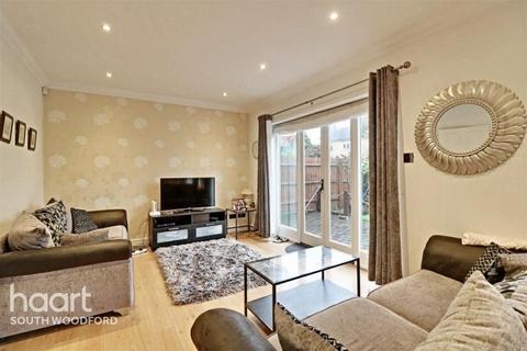 3 bedroom semi-detached house to rent, Globe Road, Woodford Green