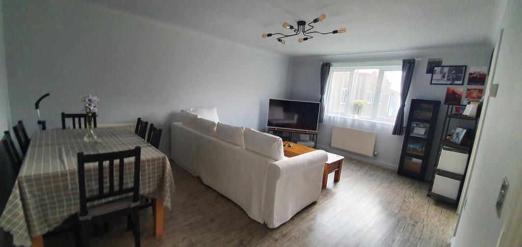 Outstanding fully furnished two bedroom flat in n
