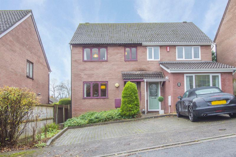 Spring Grove, Cwmbran REF00010550 3 bed semidetached house £170,000